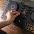 AlphaTheta DJ DDJ-FLX2 DJ Controller Thumbnail 6