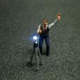 51365 Fotograf mit LED Blitz Beleuchtung N - Mann m. Stativ Thumbnail 1