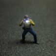 51367 Fotograf mit LED Blitz Beleuchtung N - junger Mann Thumbnail 1