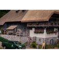 130013 H0 Jubiläumsmodell „Schwarzwaldhof mit 2 Figuren“ Thumbnail 5