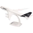 611930 Lufthansa Boeing 747-8 Intercontinental - new 2018 colors (1:250) Thumbnail 3