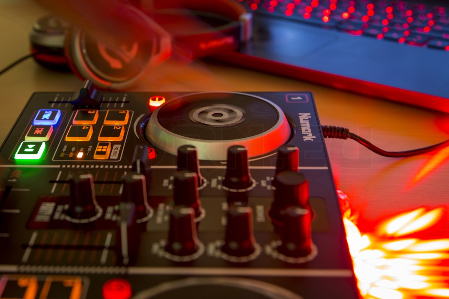Numark Party Mix DJ Controller
