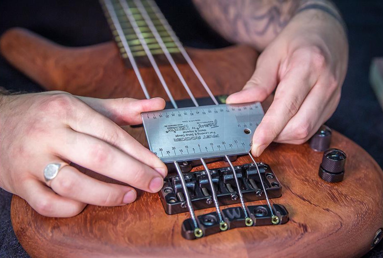 Jauge De Nivellement Des Frettes RockCare 'Fret Rocker' - En Acier Inox, 5 Bords (10 à 2.5 Cm) Pour Vérifier La Planéité