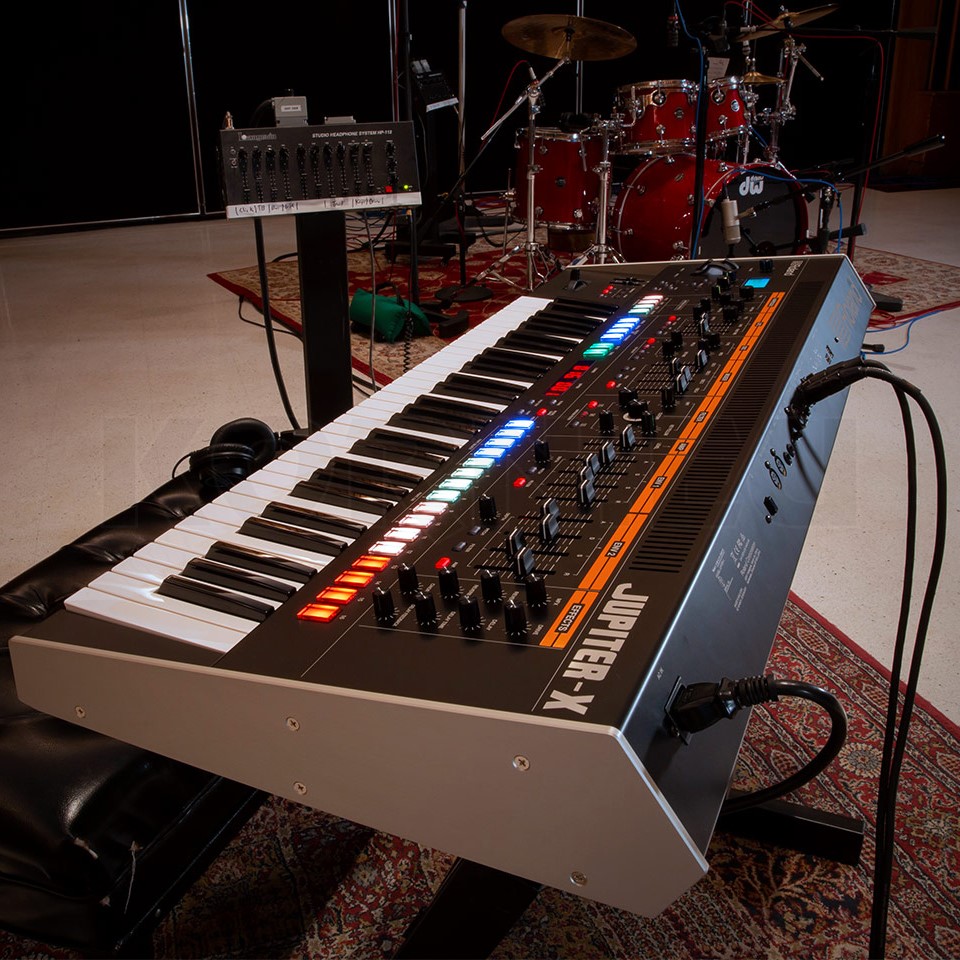 Roland Jupiter X Synthesizer Musikhaus
