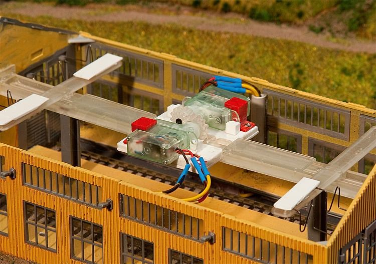 Der SAMMLER solo × TTR WALTER II HYANNIS WORKSHOP 66 – Kopfhörerständer Re.Born handgefertigt in