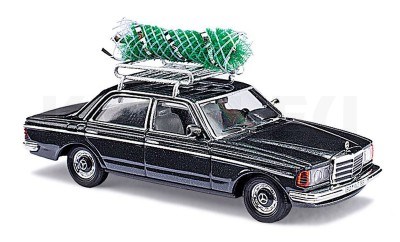 Mercedes-Benz 230E ( W123) Limousine 1982 Rood 1-43 Maxichamps - Schuiten Autominiaturen