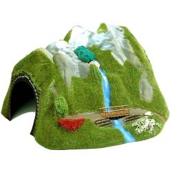 3007 Tunnel mit Wasserfall