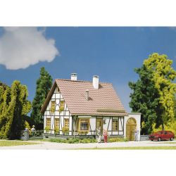 130215 Fachwerkhaus mit Garage