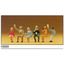 10025 Sitzende Zuschauer