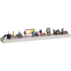11339 Bahnsteigausstattung mit Figuren