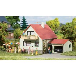 12222 Haus mit Garage