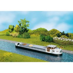 131006 Flussfrachtschiff mit Wohnkajüte