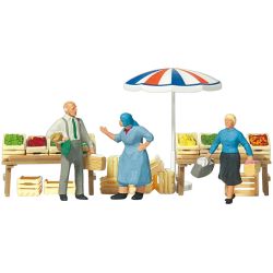 10056 Am Markt. Marktstände und Sonnenschirm