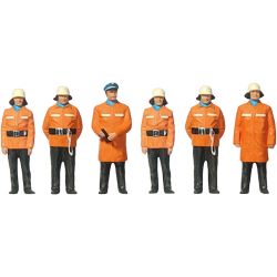 10214 Feuerwehr stehend mit Schutzanzug