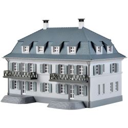37169 Stadthaus mit Balkon und Terasse