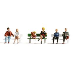15530 Sitzende, 6 Figuren, mit einer Bank