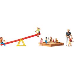10587 Spielende Kinder ,Wippe, Sandkasten