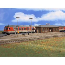 43549 H0 Bahnsteig Niederau mit Wartehalle