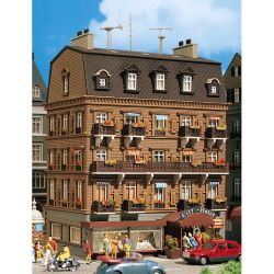 43782 H0 City-Hotel mit Inneneinrichtung