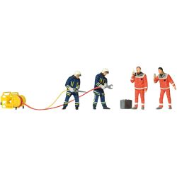 10625 Feuerwehrmänner in moderner Bekleidung