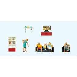 10649 Familie beim Fernsehen