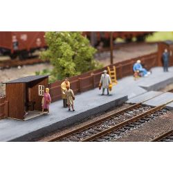 120219 Wartehaus mit Bahnsteigsperre