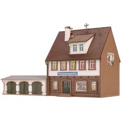 47776 Polizeiwache mit Garage, dreiständig