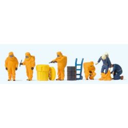 10732 Feuerwehrmänner im orangen Vollschutzanzug