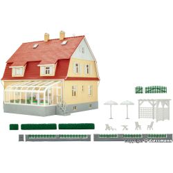 38700 Wohnhaus mit Wintergarten