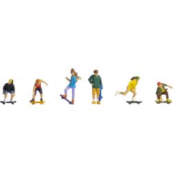15889 Skateboarder