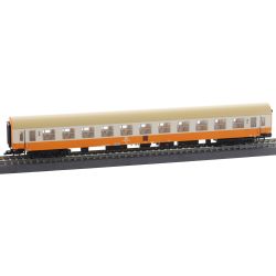 501854 Reisezugwagen der DR