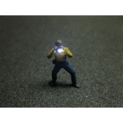 50230 Fotograf mit LED Blitz Beleuchtung "junger Mann"