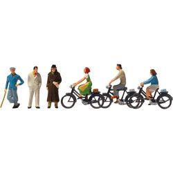 12484 H0 Passanten und Radfahrer. Um 1