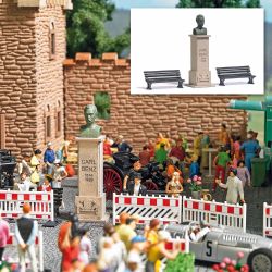 7732 H0 Carl Benz Statue