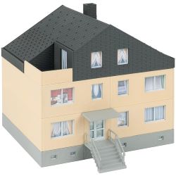 130755 H0 Mehrfamilienhaus