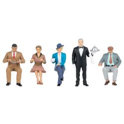 331531 G Sitzende Restaurantgäste