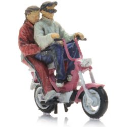 387.679 H0 Gilera Citta Moped mit Figuren