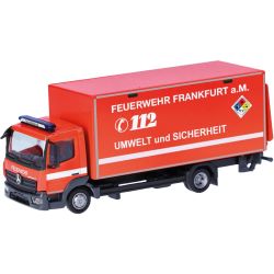 099226 H0 Mercedes-Benz Atego 13 Koffer-LKW mit Ladebordwand. FW Frankfurt/GW-Öl