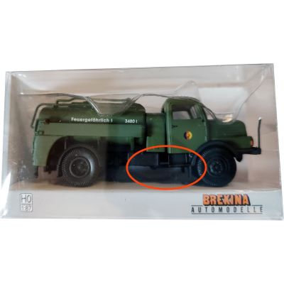 Sonderposten: Brekina Sonderposten: 71477 IFA S 4000-1 Tankwagen, NVA...